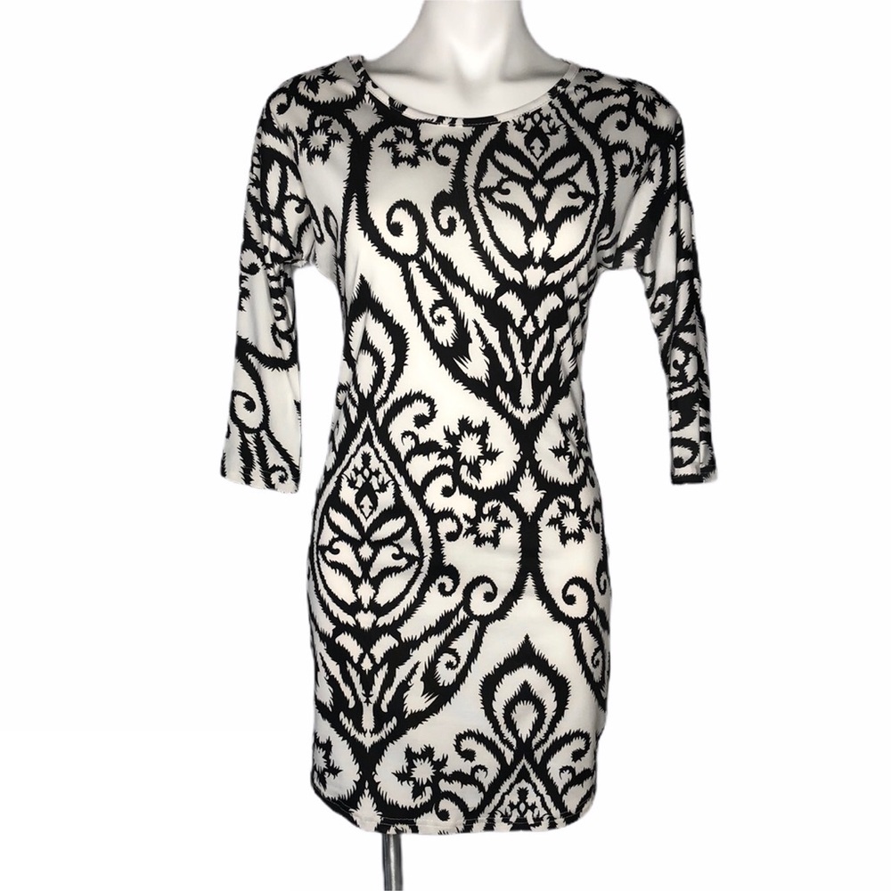 Gumuxi B/W Print 3/4 Sleeve Stretch Mini Dress